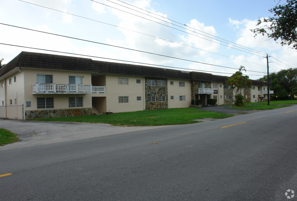 Primary Photo - Robinhood Apartments