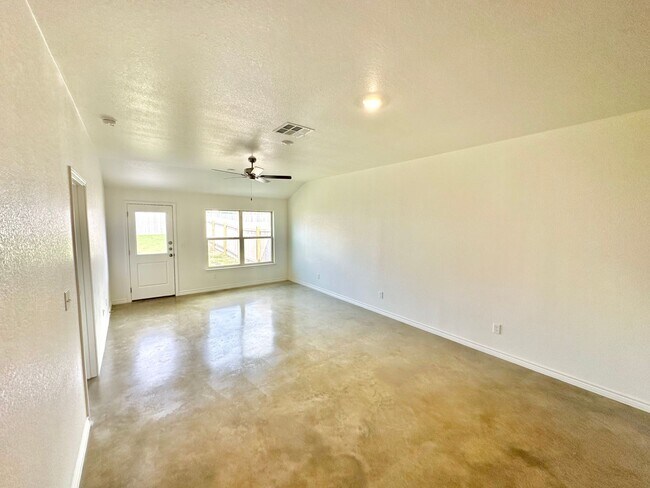 Building Photo - 506 Lost Trl