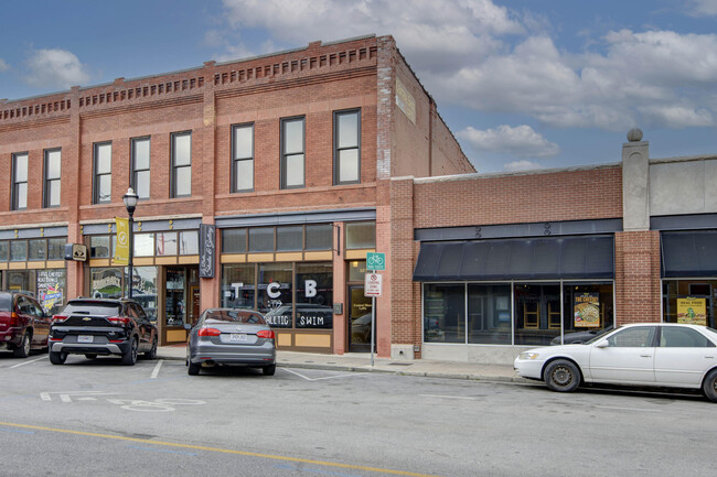 Foto del edificio - 327 E Walnut St