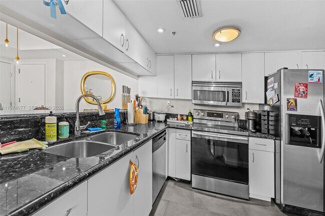 Building Photo - 650 West Ave