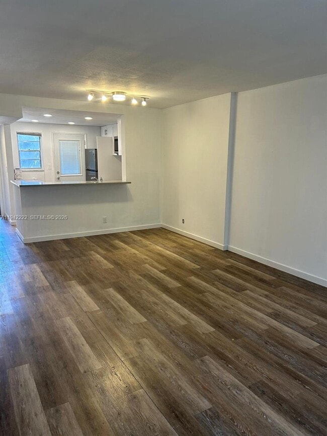 Building Photo - 500 NE 12th Ave