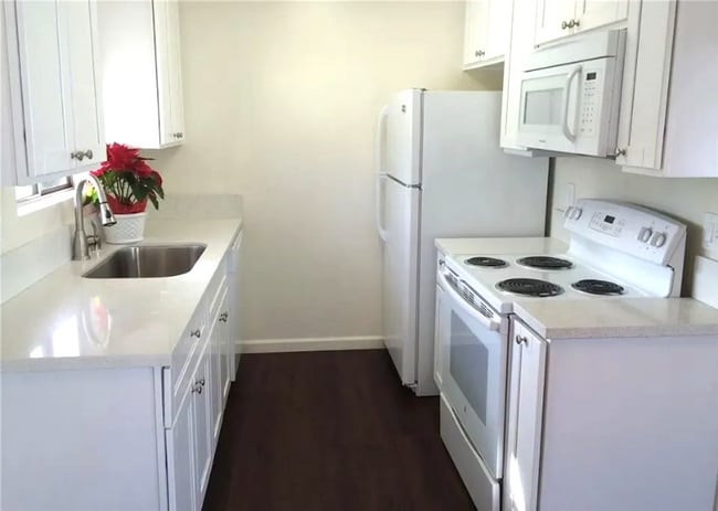 Building Photo - 14718 Magnolia Blvd