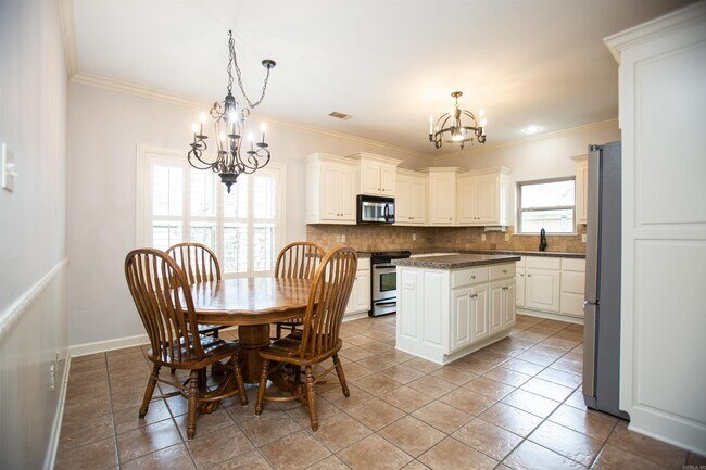 Building Photo - 2601 Sweetgrass Dr
