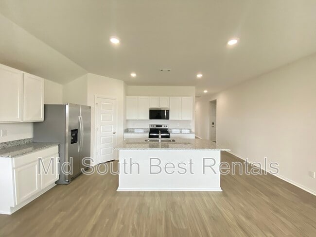 Building Photo - 93 Kelton Ln