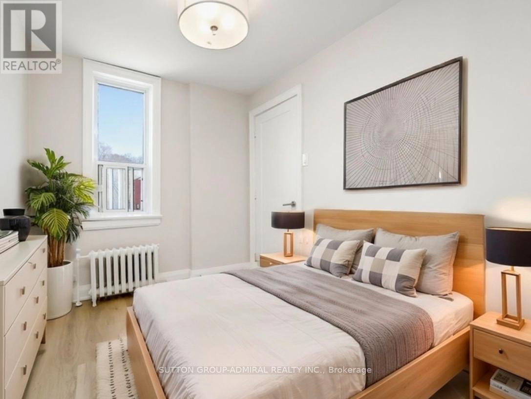 Photo du bâtiment - 448 Spadina Rd