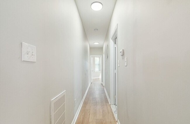 Foto del edificio - 1424 W Girard Ave
