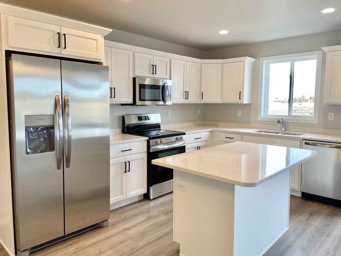 Primary Photo - South Fargo - 3 Bedroom 2.5 Bath