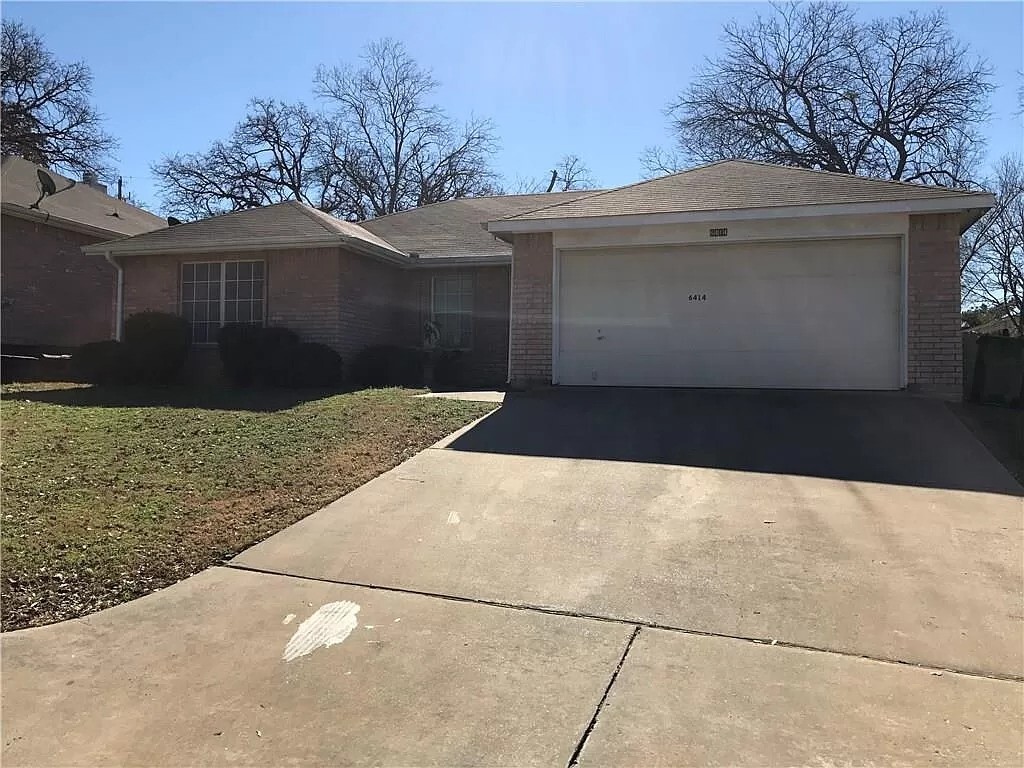 Foto principal - 6414 Woods Edge Dr