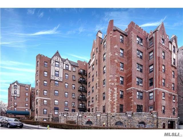 Foto del edificio - 10 Nosband Ave