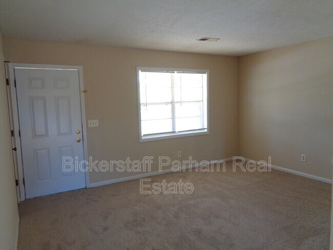 Building Photo - 2102 Winifred Ln