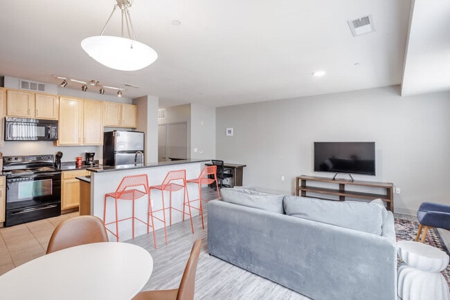 Building Photo - 121 E Freedom Way