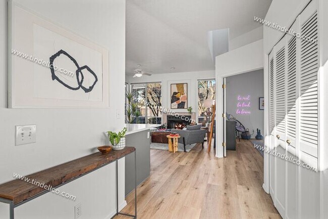 Foto del edificio - Elegant One-Level Lake Oswego Home with Vaulted Great Room & Garden Patio