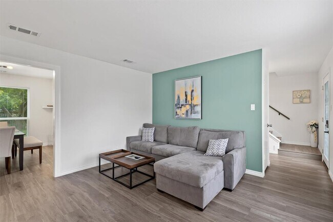 Foto del edificio - 405 E Logan St