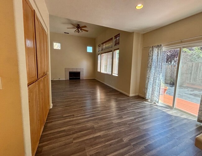 Building Photo - 1830 Highland Way