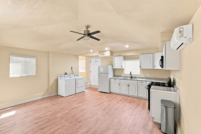 Foto del edificio - BRAND-NEW 2026 ADU | 1 BED | 1 BATH | 600+ SQ FT | APPLIANCES INCLUDED
