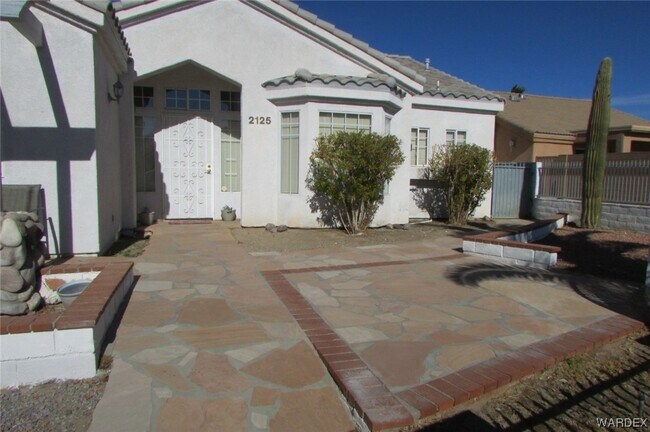 Building Photo - 2125 Desert Palms Dr