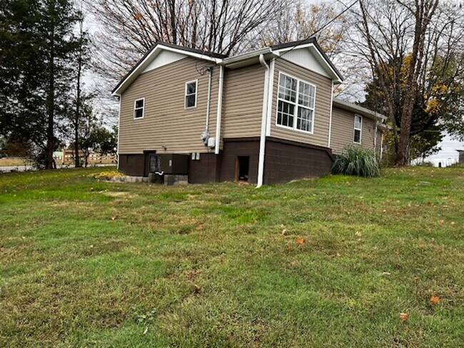 Building Photo - 37742 Greenback - 2 bedroom, 1.5 bath home...