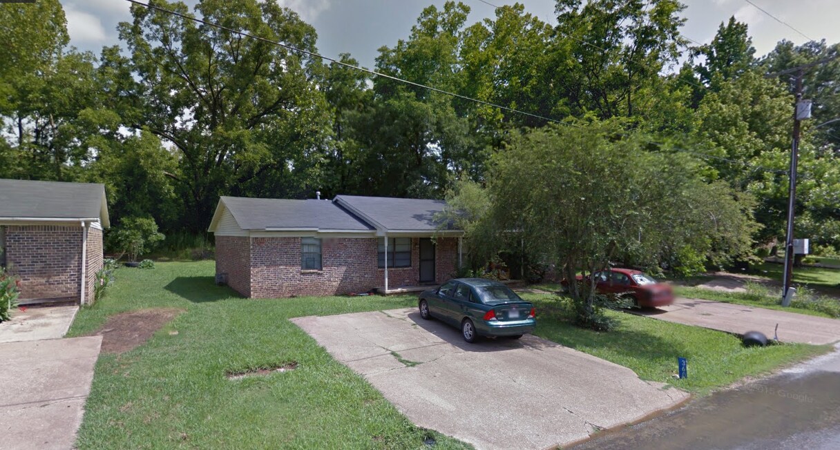 Primary Photo - 350 Broadwater Ln