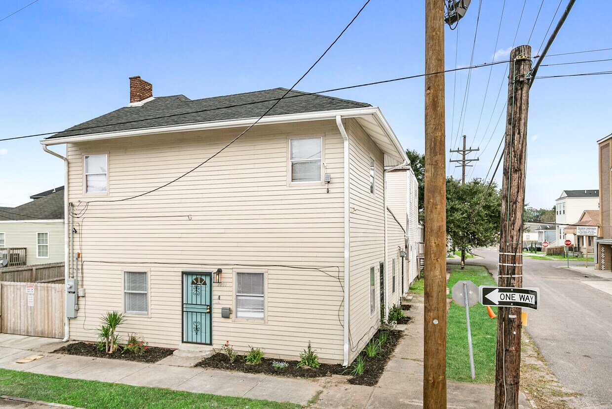 Primary Photo - 2201 Amelia St