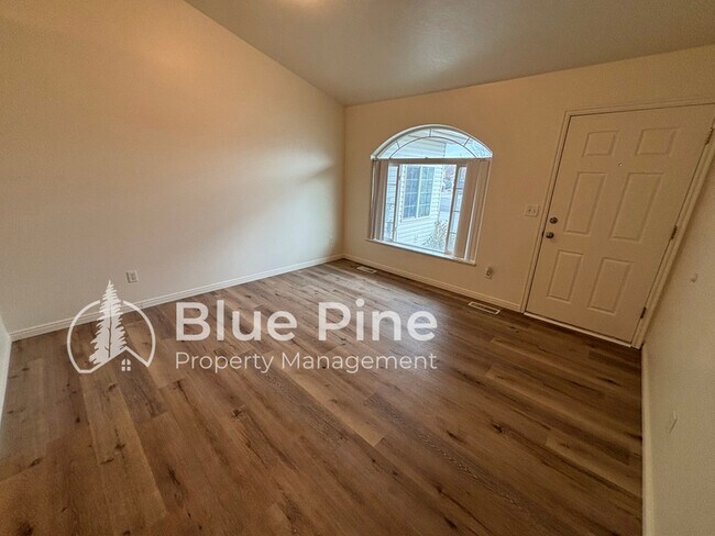 Foto del edificio - 1228 Oakmeadow Cir