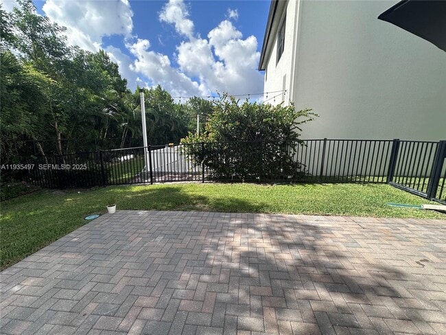 Building Photo - 8951 Madrid Cir