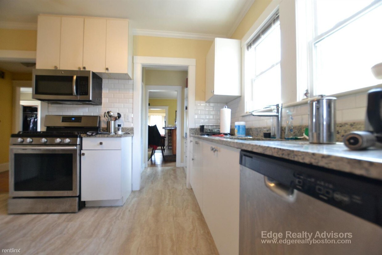5 br, 1 bath - 21 Bentley St - 5 br, 1 bath  - 21 Bentley St