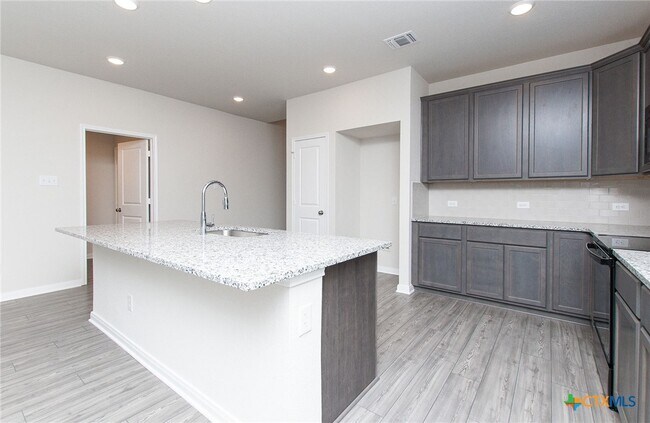 Foto del edificio - 9806 Kensley Rose Dr