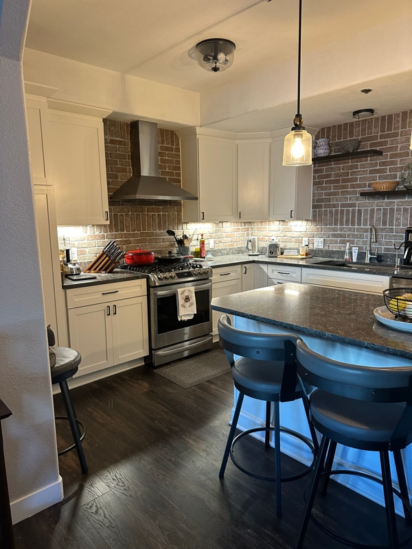 Building Photo - 370 Jennifer Ln