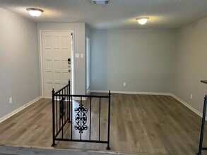 Building Photo - 2306 Cambridge Ct N