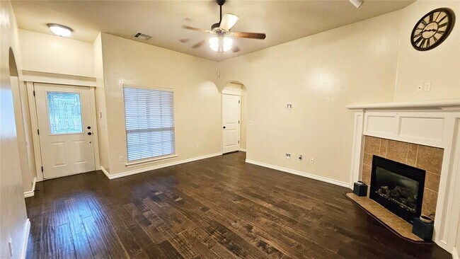 Foto del edificio - 811 Dogwood Ct