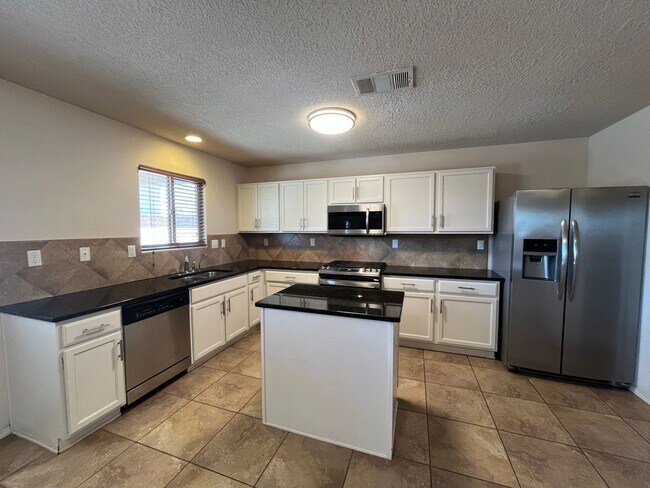 Building Photo - Roomy 3 Bedroom 2 Bathroom Home In Los Lunas!