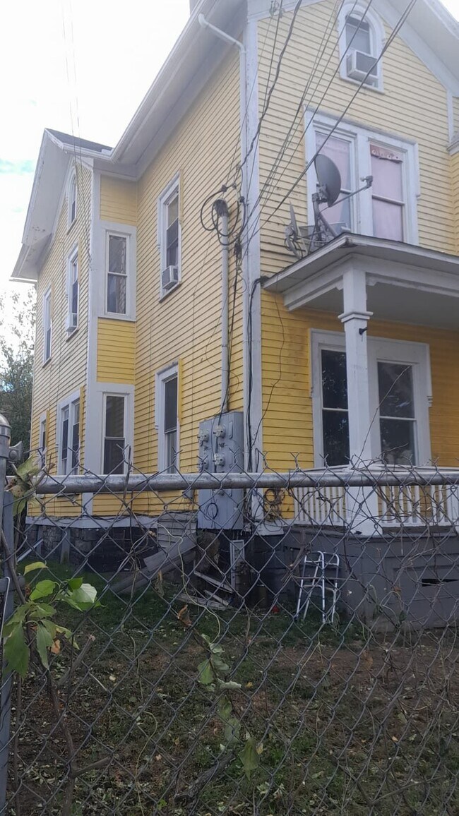 Building Photo - 158 Park St