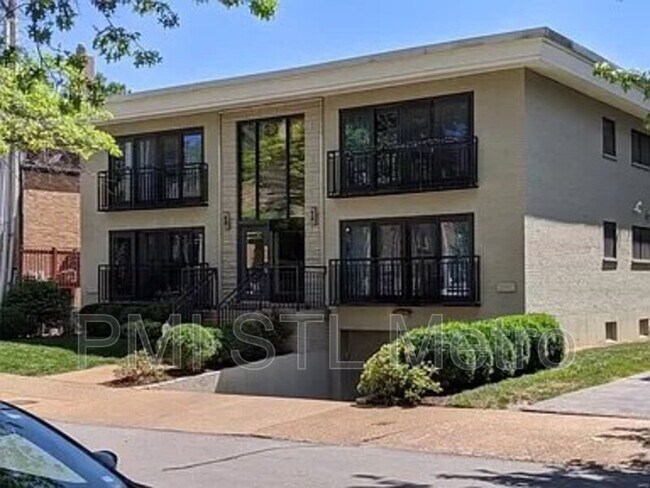 Foto del edificio - 610 Forest Ct