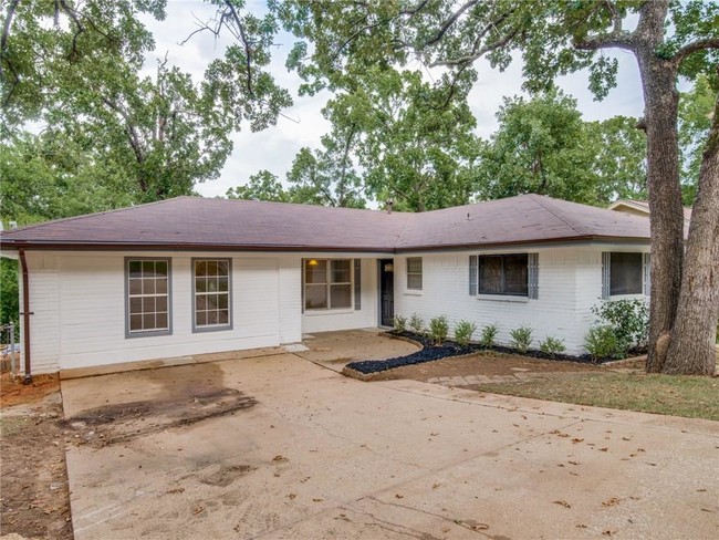 Building Photo - 164 Circle Dr