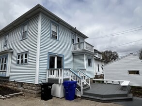 Building Photo - 1420 N Oneida St