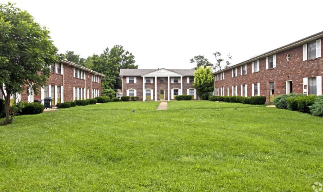 9979 Sloane Sq Unit D, Saint Louis, MO 63134 Apartments in Saint