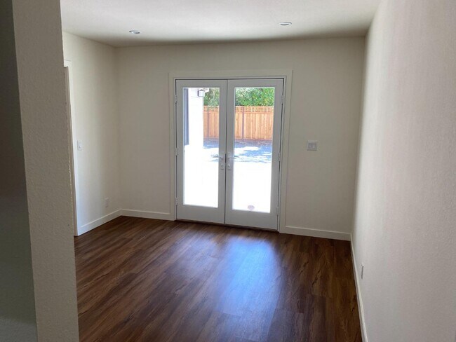 Building Photo - 35 Hesketh Dr