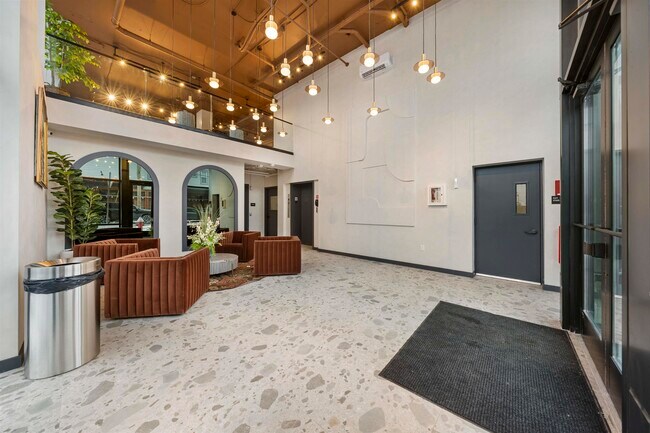 Foto del edificio - 1 Mallory Ave