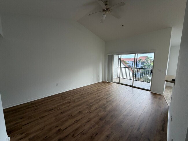 Foto del edificio - ANNUAL RENTAL - FAIRWAY PRESERVE- 2 BED / 2 BATH WITH LAKE VIEW