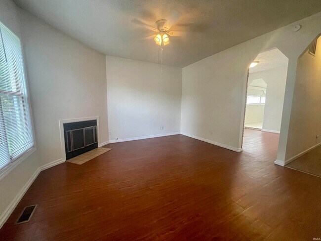 Foto del edificio - 200 E 2nd St