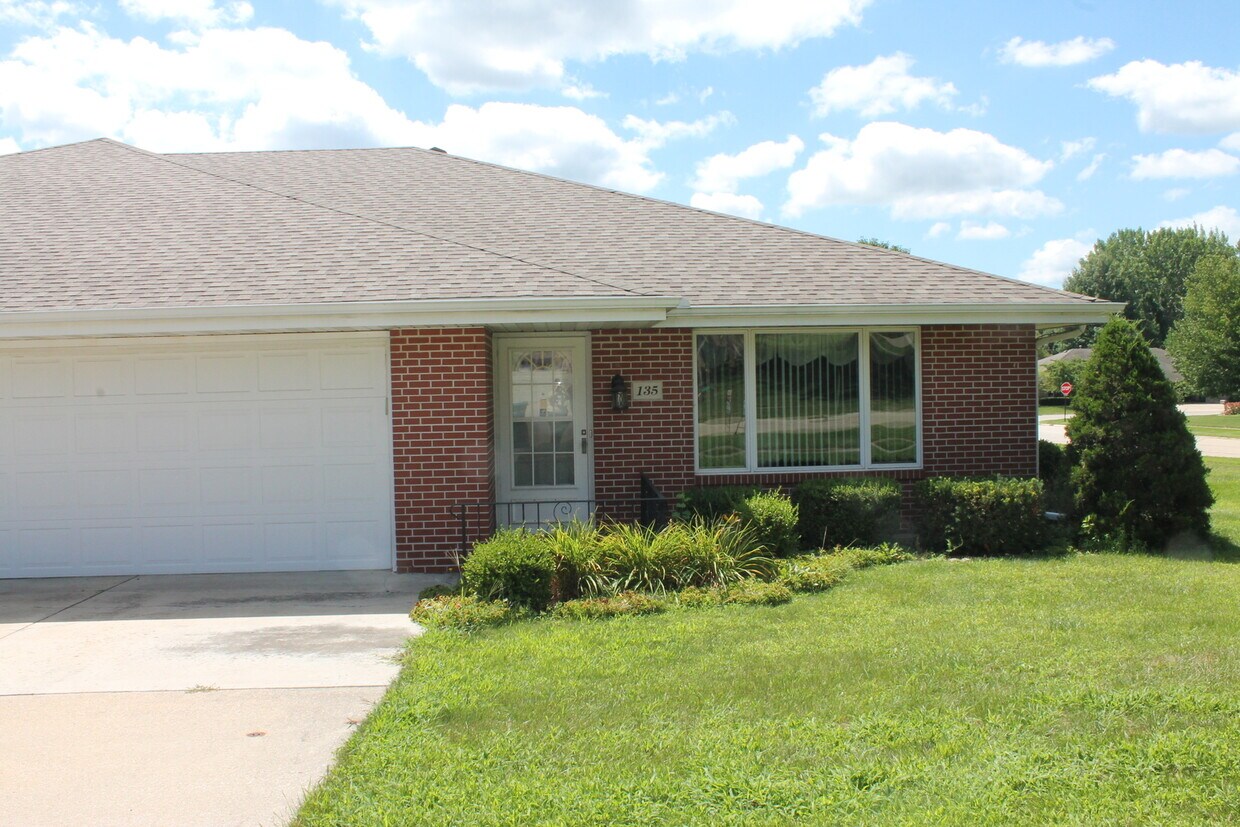 135 Pack Ct, Morris, IL 60450 Condo for Rent in Morris, IL