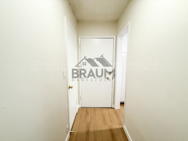 Foto del edificio - 6039 Whitsett Ave