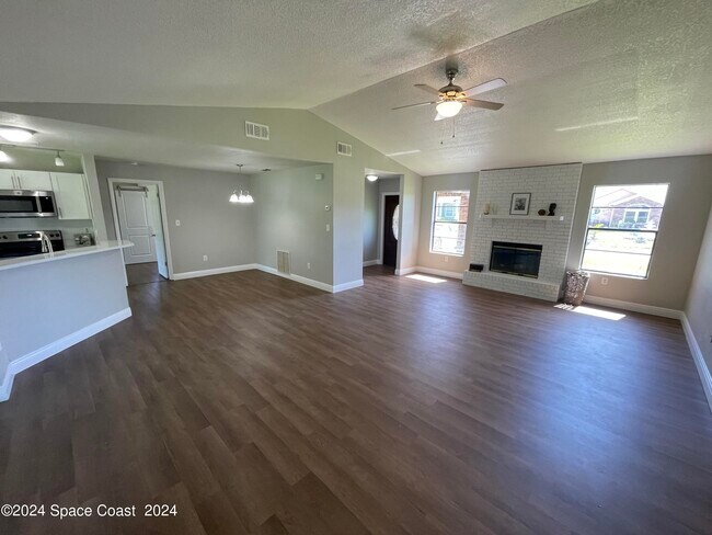 Building Photo - 1270 Gustrow Ave NW