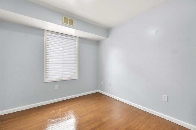 Building Photo - 81 Bergen Ave