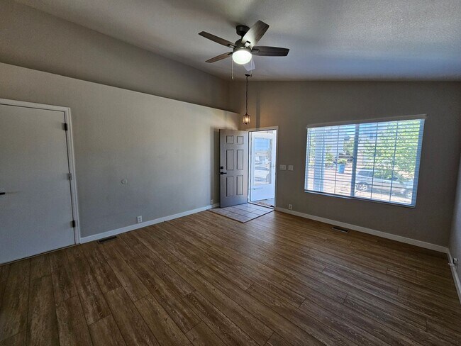 Building Photo - 3 Bed 3 Bath House in 80923!!