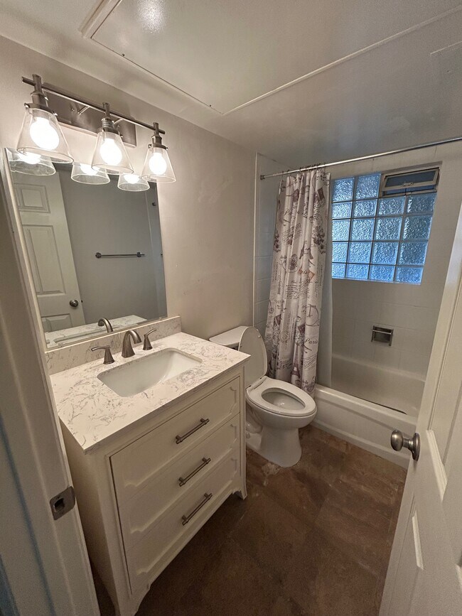 Foto del edificio - 351 E Thomas Rd