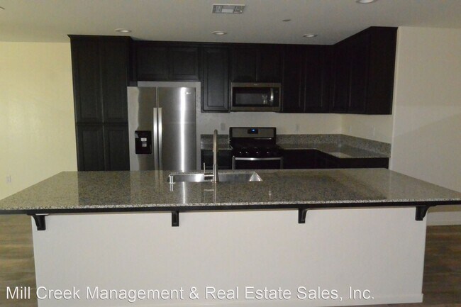 Foto del edificio - 3 br, 2 bath House - 2247 E. Delta Ct.