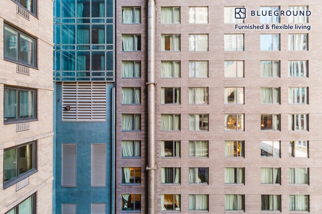 Foto del edificio - 230 W 55th St