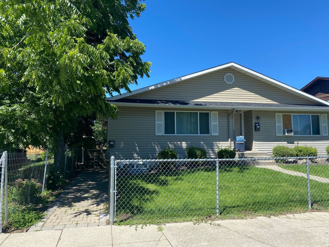 Primary Photo - 2613-2615 E. Joseph Ave.