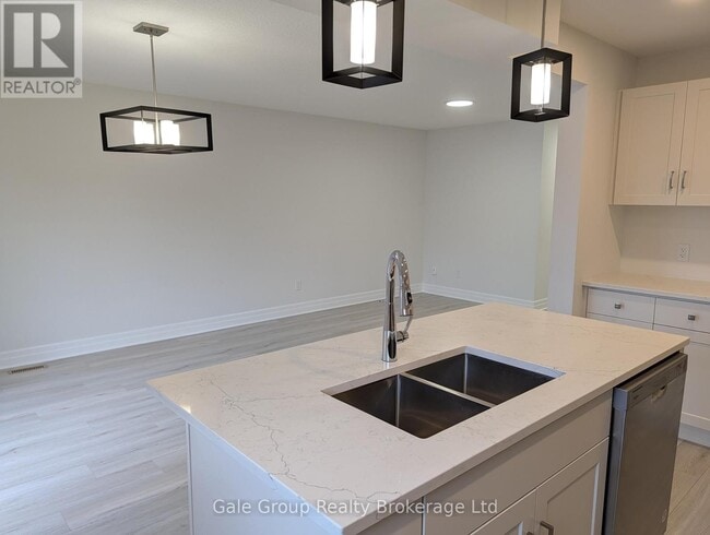 Building Photo - 261 Pittock Park Rd